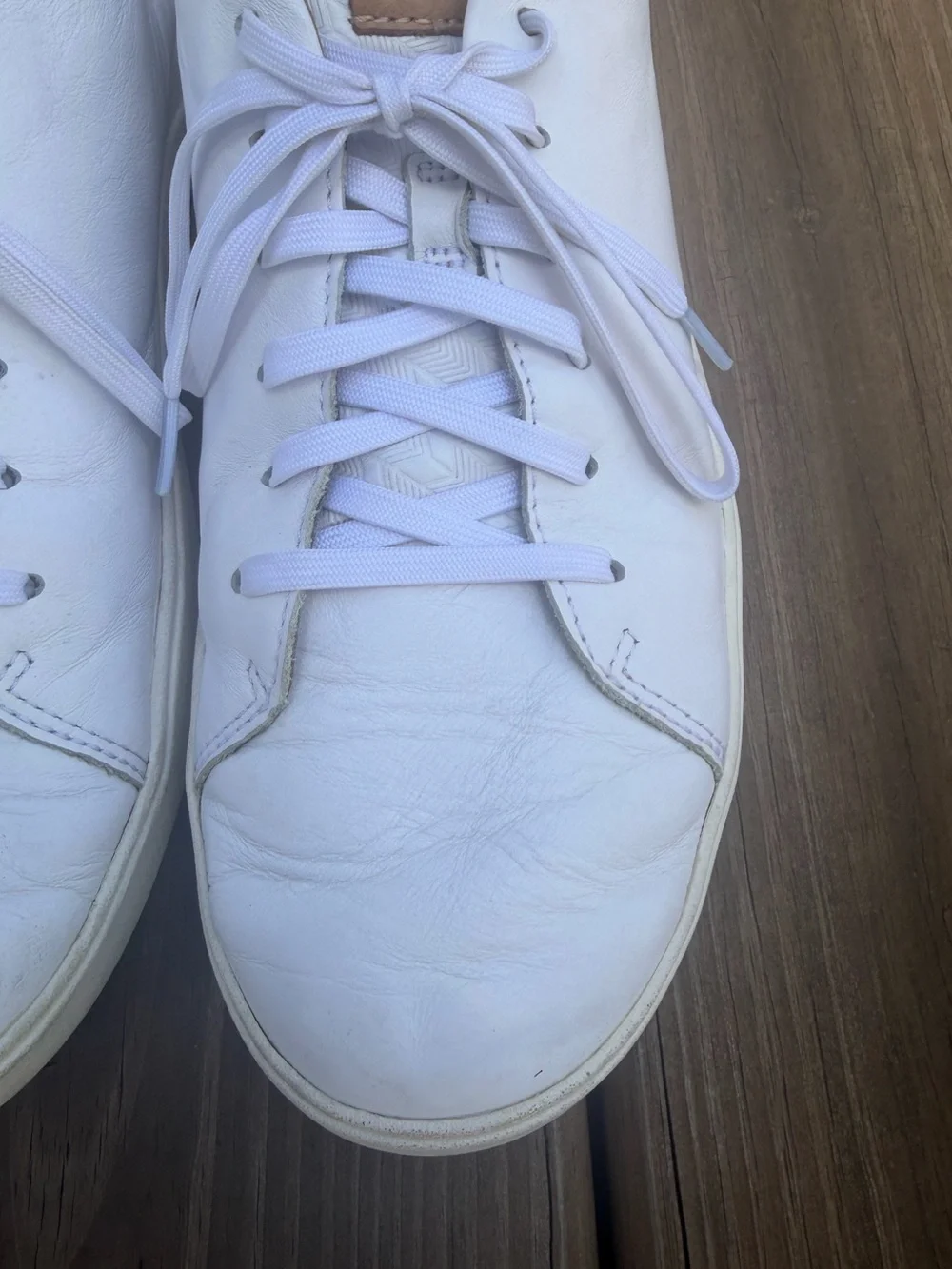 OluKai‎ Men's Lae'ahi Lī 'Ili Leather Lace Up Sneakers in White Size 11.5